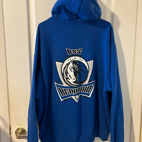 Dallas Mavericks Vintage hoodie size XL blue EUC (has name Benjamin on it) - Picture 2 of 5